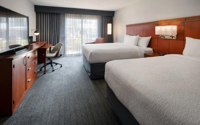 Courtyard by Marriott Fresno