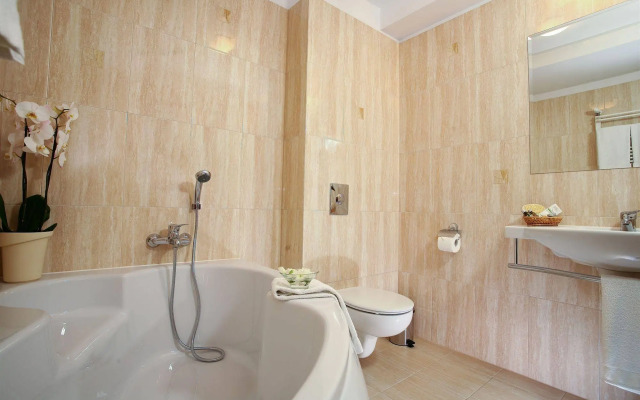 Duet Hotel