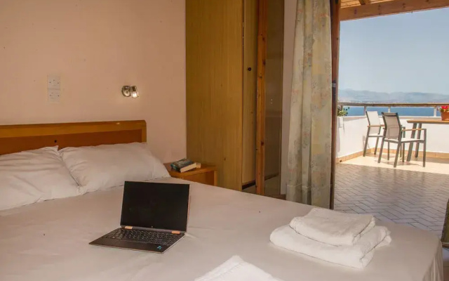 Dionysos Studios & Apartmets