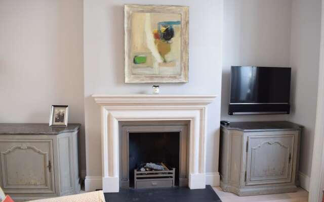 2 Bedroom Garden Flat By Kings Road