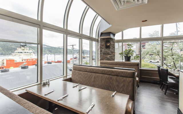 DoubleTree by Hilton St. John's Harbourview