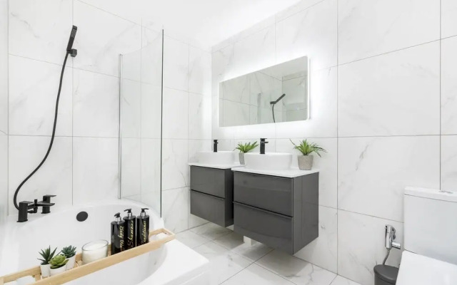 2 Bedrooms Apartment in Central London