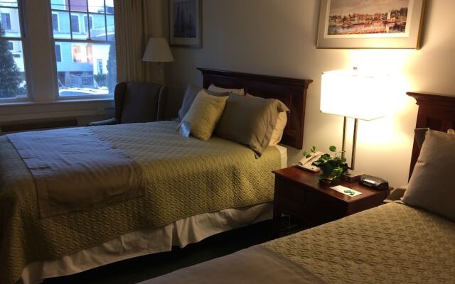 Camden Riverhouse Hotel