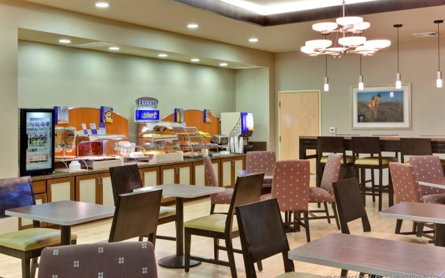 Holiday Inn Express & Suites Las Vegas SW - Spring Valley, an IHG Hotel