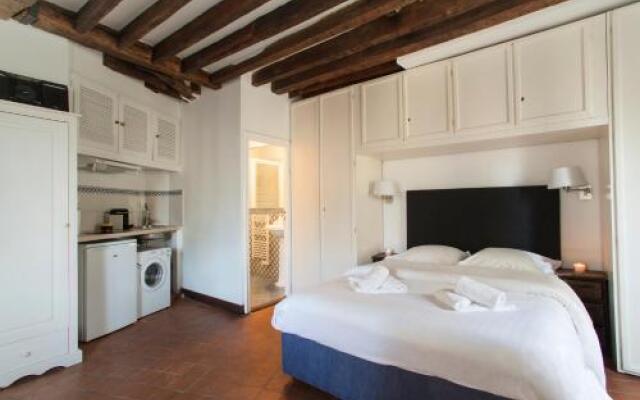 Holiday Apartment - Paris Apartments - Conde Chic Studio