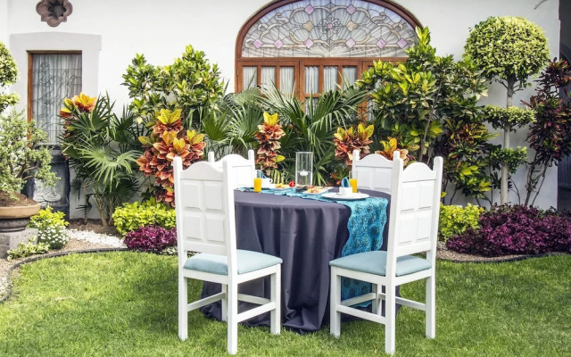 Dos Patios By LaTour