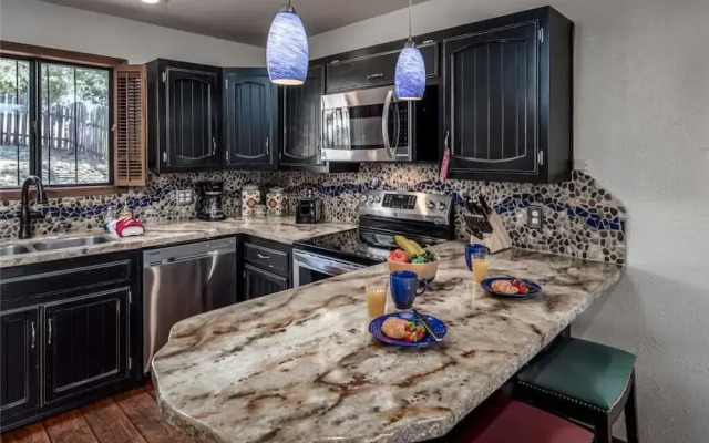 Lucky Bear Lodge - Three Bedroom Cabin