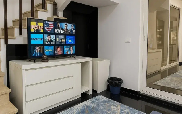 326 2BR Townhouse 2 Bath TV Backyard