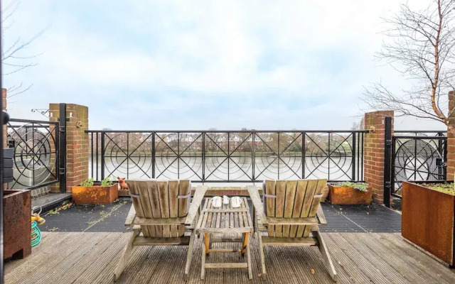 Immaculate Hammersmith Home By The River Thames