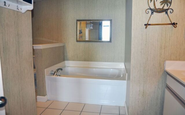 Verandas 305 3 Br condo by RedAwning