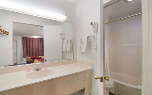 Econo Lodge Calhoun North Damascus