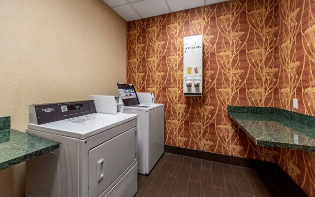 Spark by Hilton Shawnee