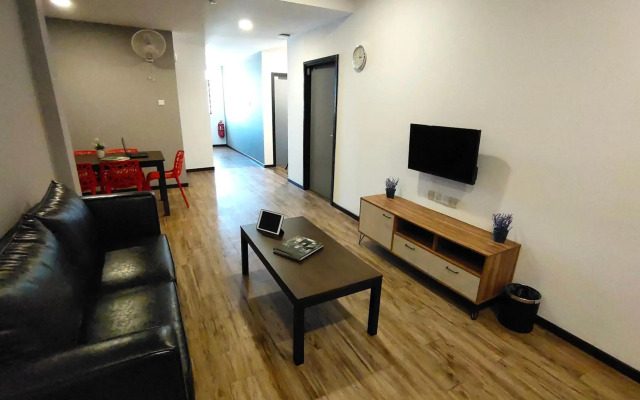 3-Plus Hotel