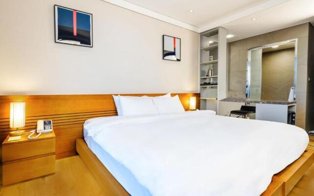 J-One Hotel