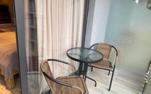 Atrium Apt. 403