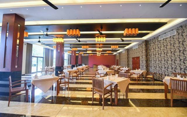 Oasis Riverside Hotel