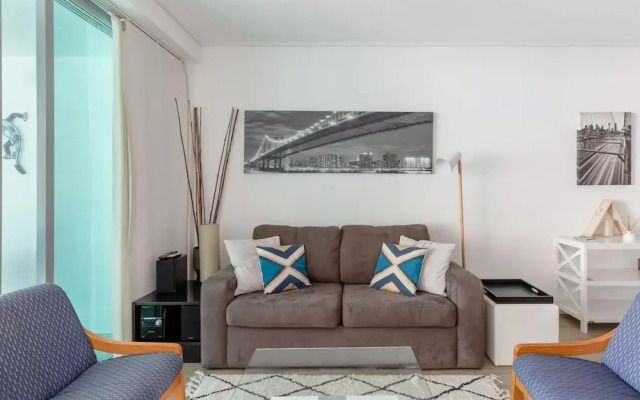 Premium 2BR CBD Apartment With River View Balcony