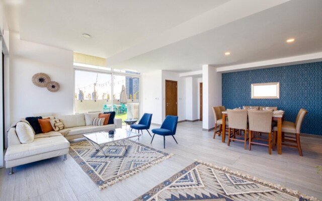 Cali Style 4 BR Penthouse Large Patio