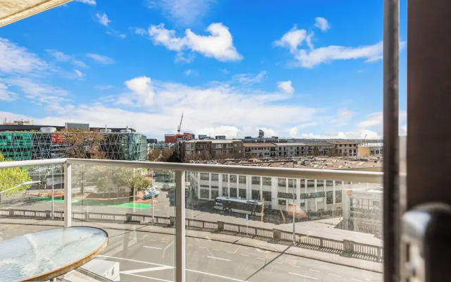 Contemporary 1Br City Escape  With Pool & Gym
