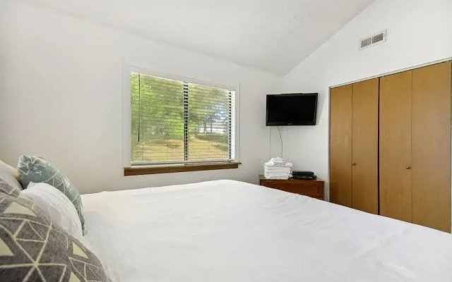 Lake Ozark Vacation Rental w/ Pool Access