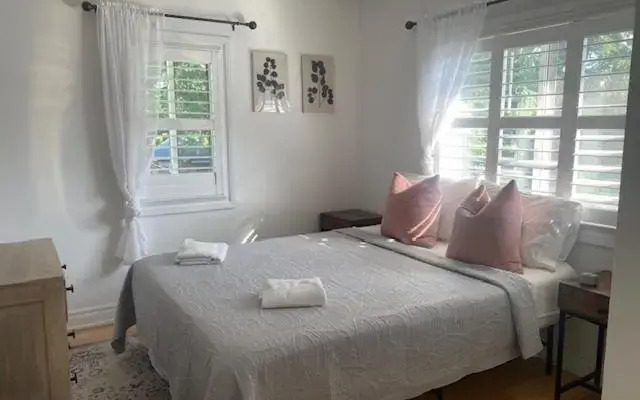 Bright Bedroom- YYZ, Humber College, EGH, Quiet