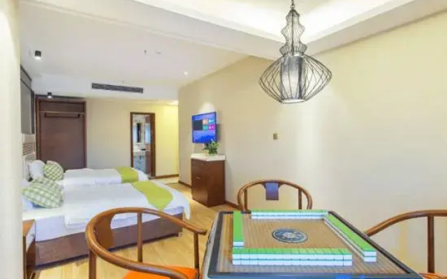 Huayi Hotel (Chongqing Creative Park Shangwan Road Subway Station)