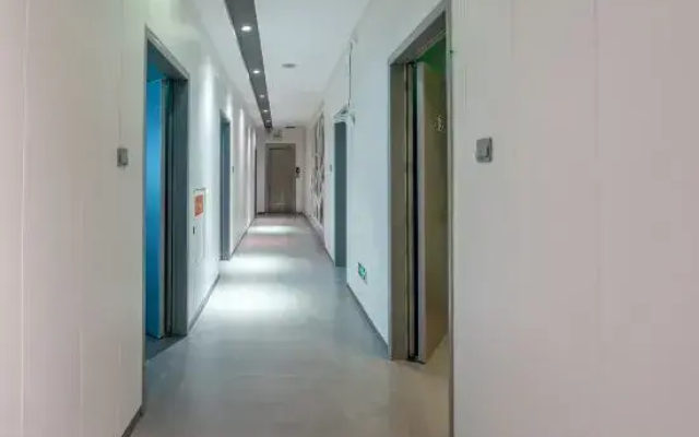 Zhiling Homestay (Five Star Street City Center)