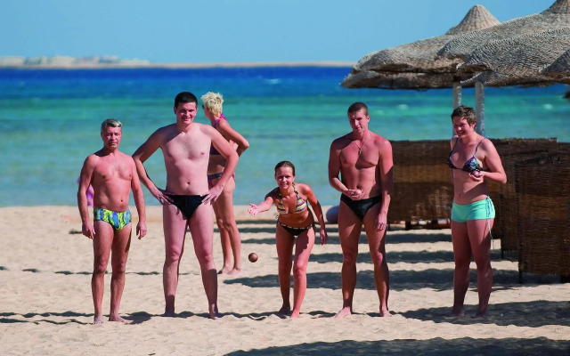 Курортный отель Amwaj Oyoun Resort & Casino