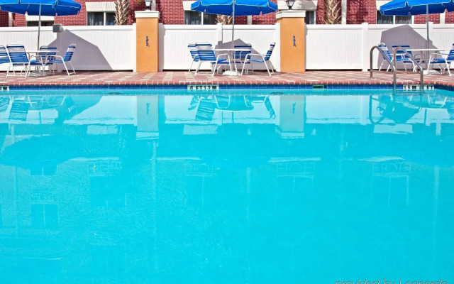 Holiday Inn Express Hotel & Suites Brooksville by IHG