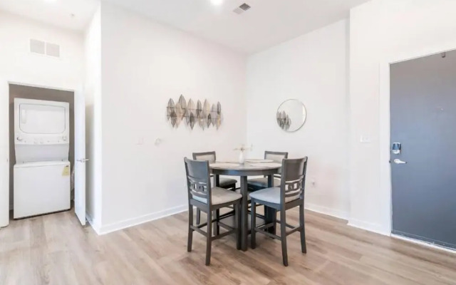 Cozy Apartment with WiFi 206