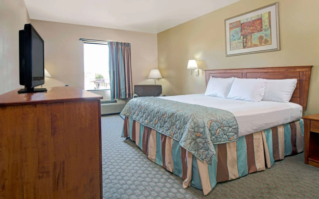 Days Inn by Wyndham Downtown St. Louis