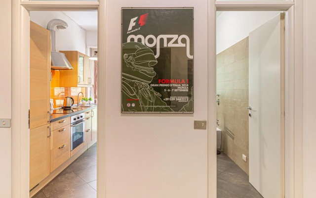 Madamart - 301 Autodromof1 Centro