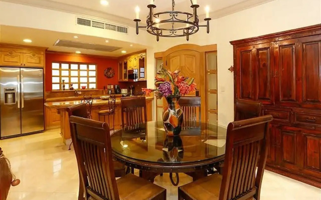Upgraded Villa La Estancia W/view