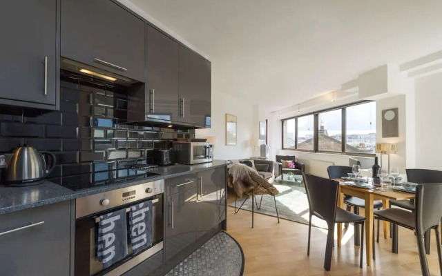 The Snug Spot - Fitzrovia - By Frankie Says