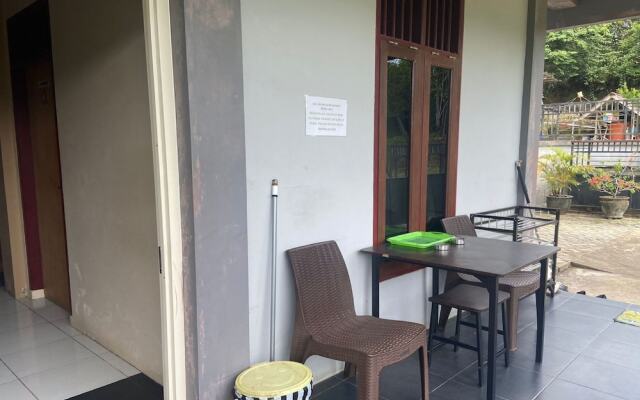 SPOT ON 93957 Henny Kost