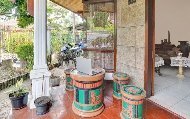 SPOT ON 90539 Taman Borobudur Guest House Syariah