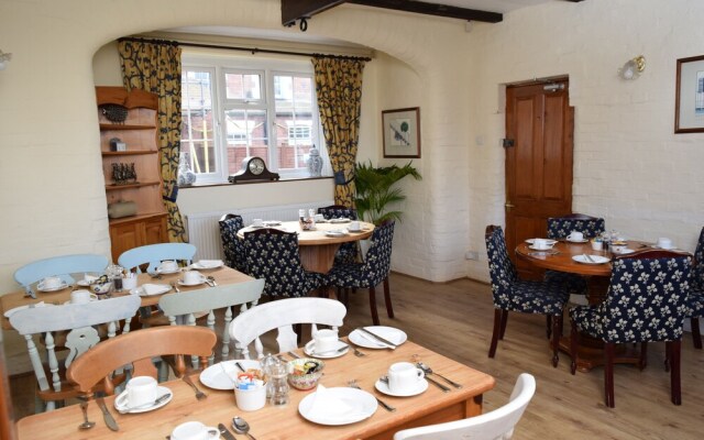 Haseley Coach House Motel