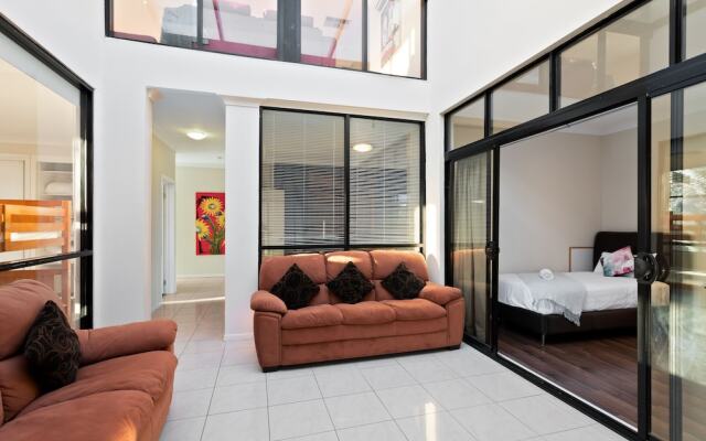 Villa De Marseilles - Melbourne