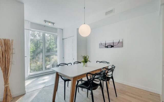 Two Bedroom Condo in the Plateau  by Namastay