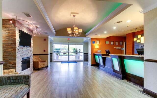 Holiday Inn Express Hotel and Suites Live Oak