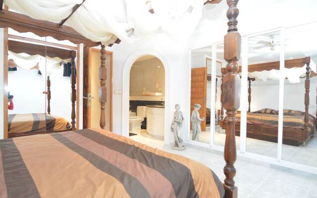 Luxurious Villa in La Escuera with Swimming Pool