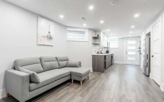 GLOBALSTAY Modern Basement In DT Toronto