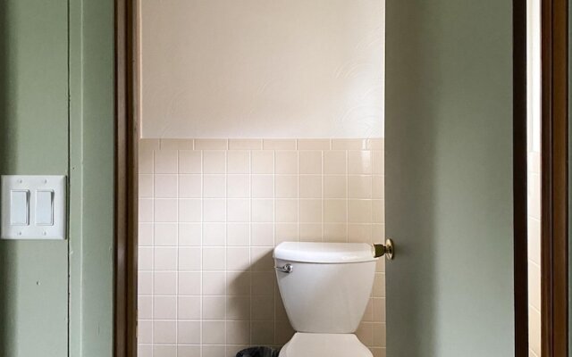 The River Hills Motel - Algoma, WI - Near Door County