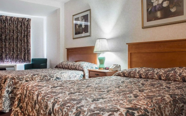 Econo Lodge By The Falls