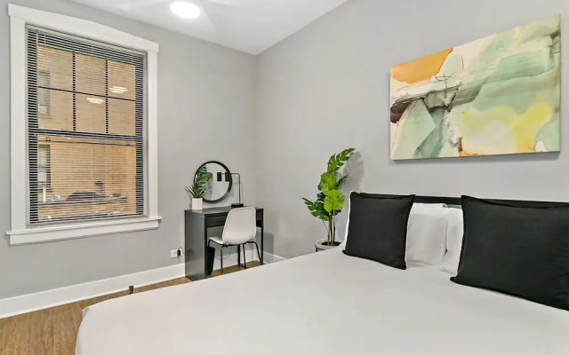 1BR Magnificent Apt in Belmont Chicago