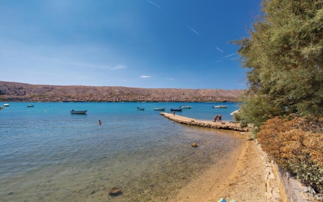 Beautiful Home in Pag With Wifi and 6 Bedrooms