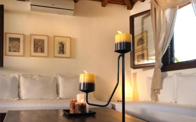 Heos Apartments & Studios