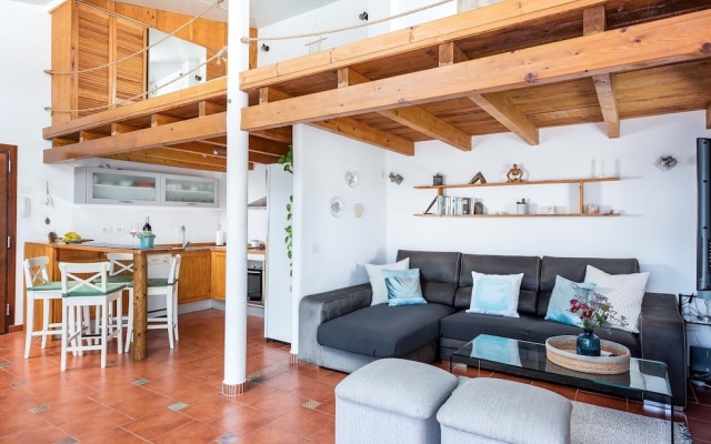 Luminous Loft Apt. ¨above¨ the Atlantic Ocean