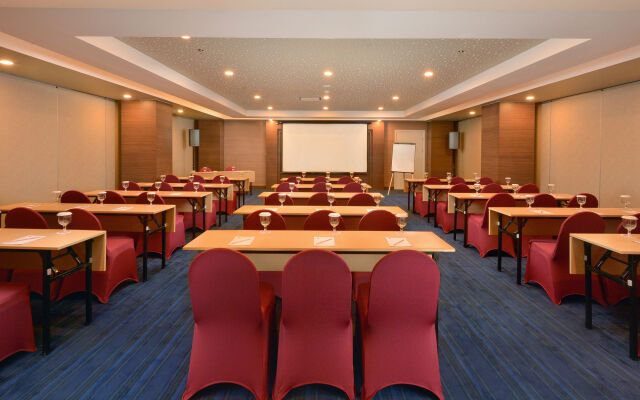 Platinum Adisucipto Hotel & Conference