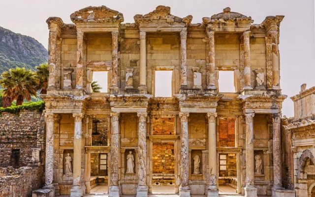 Pir Efes Konakları